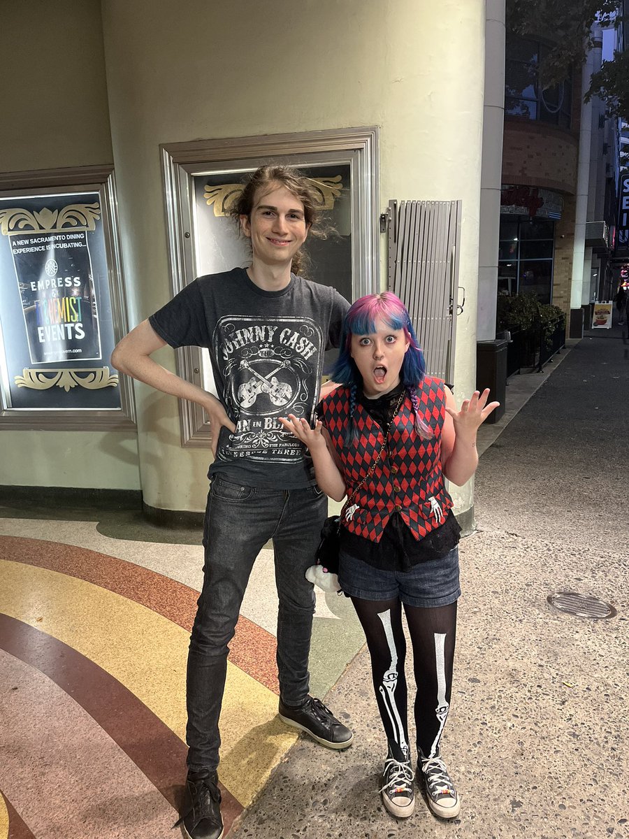 switch1e_swoof's tweet image. Meeting up with @lulaloopsey !!!