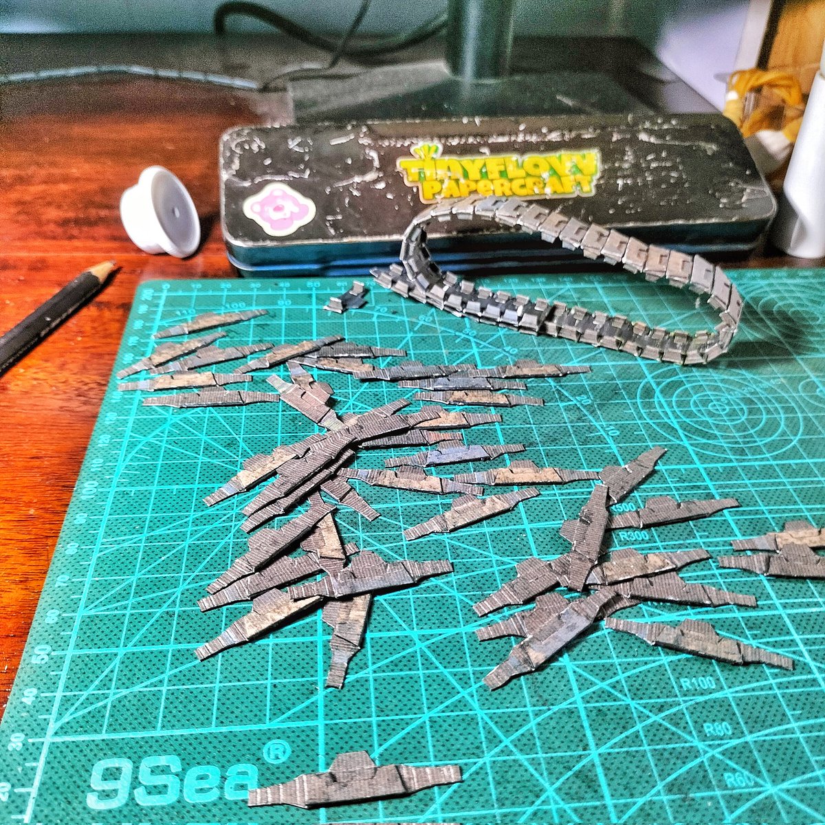tranthaiduong20's tweet photo. Tinyflovv Lt Tank T-06 with color
The treads...
...
#tinyflovv #tinyflovvpapercraft #tank #papertank #papercraft #ペーパークラフト https://t.co/EwNwhRG5f5