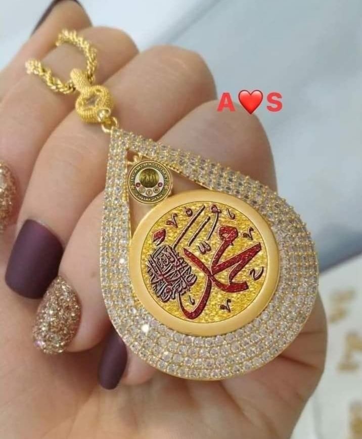 رسول اللهﷺفرمایلي دي: 

کله چې مو اولادونه اوه کلنۍ ته ورسیږي په بستیرو کې یې سره جلا کړئ او کله چې لس کلنۍ ته ورسیږي د لمانځه پر پریښودولو یی ووهي.

 رواه صحیح الجامع:۴۱۸