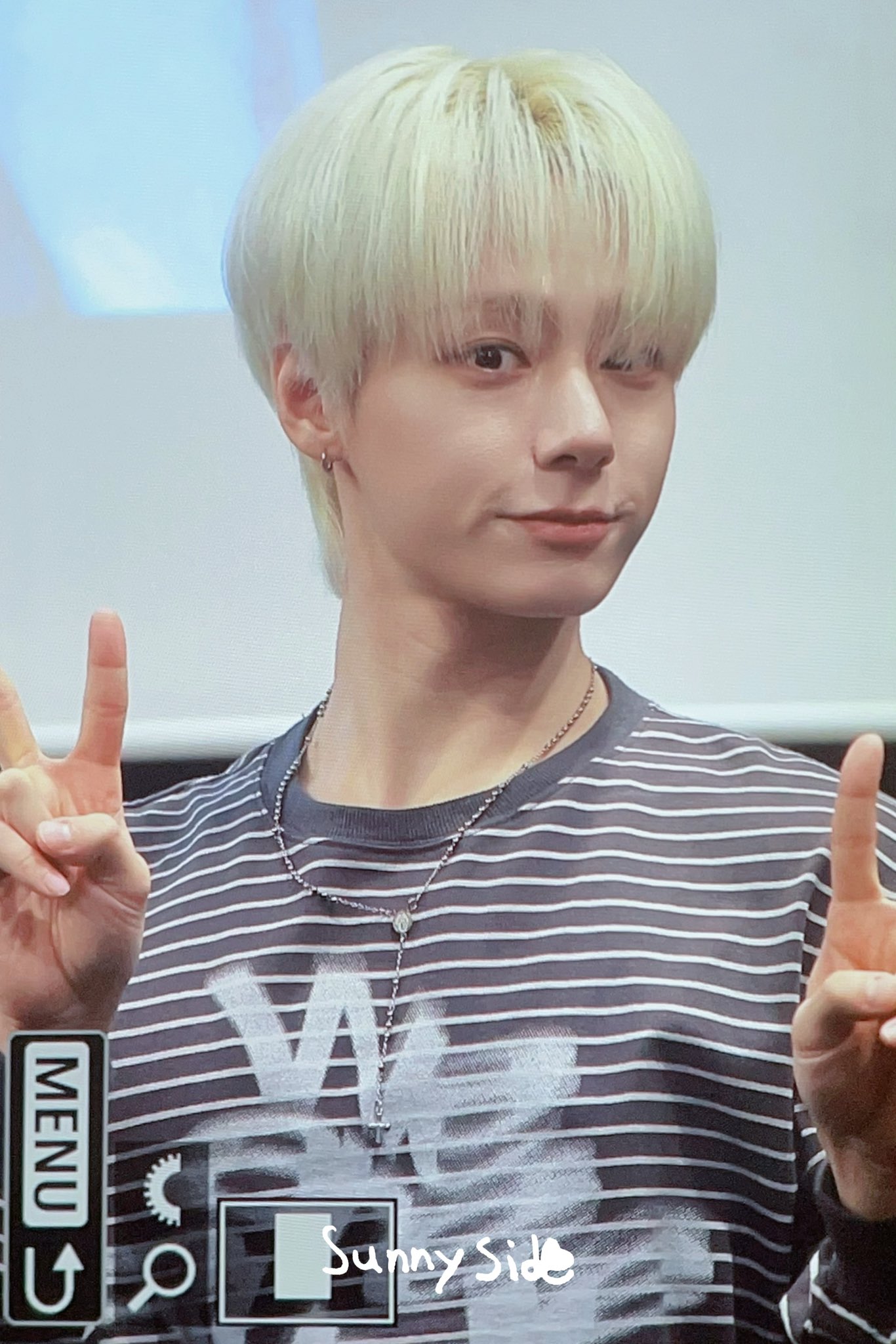 ファンウン直筆サイン入り超大型写真 …ONEUS…HWANWOONG…5 Amazon.co.jp: …ファンウン直筆サイン入り超大型写真 …ONEUS