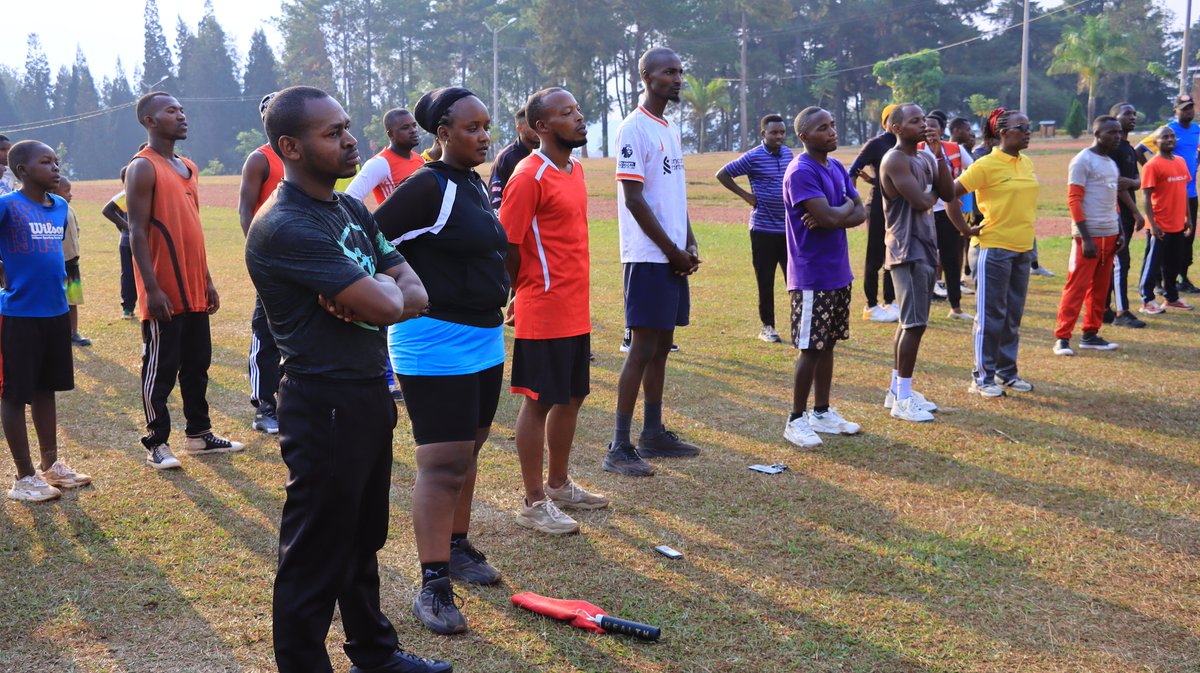 <a href="/RwandaEast/">𝐄𝐚𝐬𝐭𝐞𝐫𝐧 𝐏𝐫𝐨𝐯𝐢𝐧𝐜𝐞 | 𝐑𝐰𝐚𝐧𝐝𝐚</a> <a href="/RwandaLocalGov/">Ministry of Local Government | Rwanda</a> <a href="/rangira/">Bruno Rangira</a> <a href="/PudenceR/">Pudence RUBINGISA</a> <a href="/PatriceMugenzi/">Patrice Mugenzi</a> DG ,Dr. <a href="/aine_ernest/">doctor.ainé</a> wa <a href="/Kirehe_Hospital/">Kirehe District Hospital</a> witabiriye siporo rusange yabwiye abayitabiriye ko Siporo =ubuzima bwiza avuga ko kuyikora neza no kuyitabira bifasha umubiri gukora neza abibutsa ko iyo dukora siporo amaraso atembera neza bikagira ingaruka nziza ku buzima bwacu.