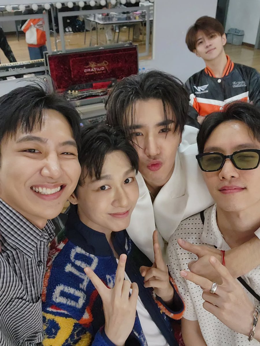 𝐿𝑜𝑣𝑒 𝐵𝑦 𝐶𝘩𝑎𝑛𝑐𝑒 𝑁𝑒𝑤𝑠 tweet media