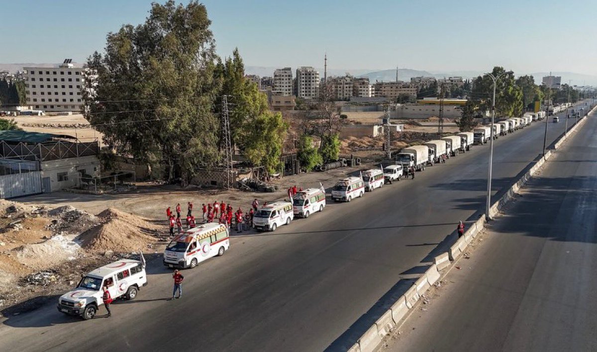 Charles_Lister's tweet image. Reports suggest hostilities have ended in #Suwayda, as tribal forces withdrew from the city per ceasefire conditions.
The humanitarian crisis is appalling. A large aid convoy (coordinated by govt & SARC) is now in #Daraa waiting to enter.
Calm heads *desperately* needed now.