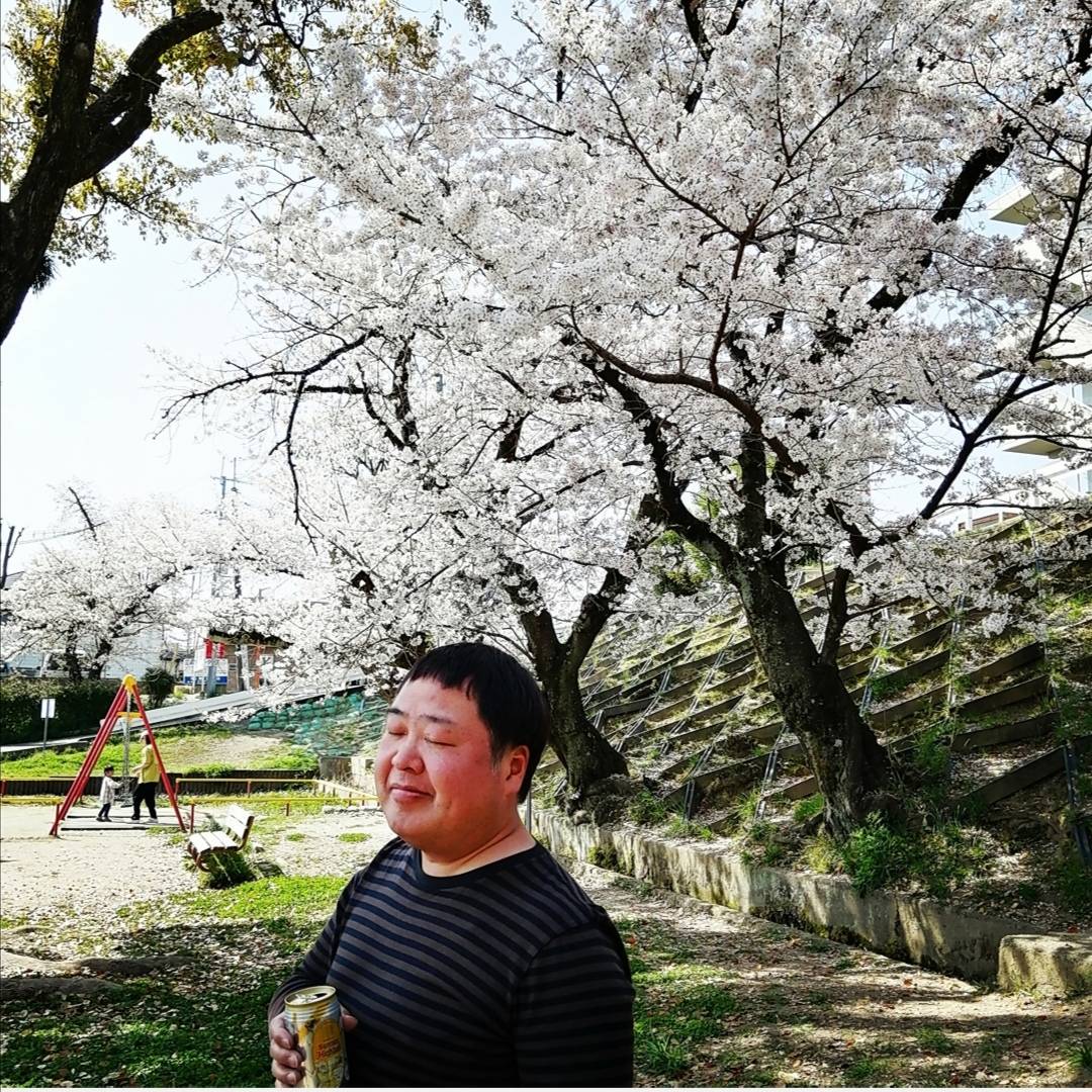 通夜、葬儀含めこの1週間悲しみの中、めいっぱい助けて支えてくれた友人たちに心から感謝しています。たるさんらしい式にとボーダー葬にもさくっと協力してくれた親族の皆様にもありがとう。

これからも皆様の心の中に、音楽の中に、小さなたるさんが末永く生き続けますように。
またライブハウスで。