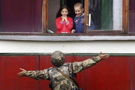 74Fraza's tweet image. Сподіваюсь, що всі знають історію цього фото українського військового? Світлині 10 років (((