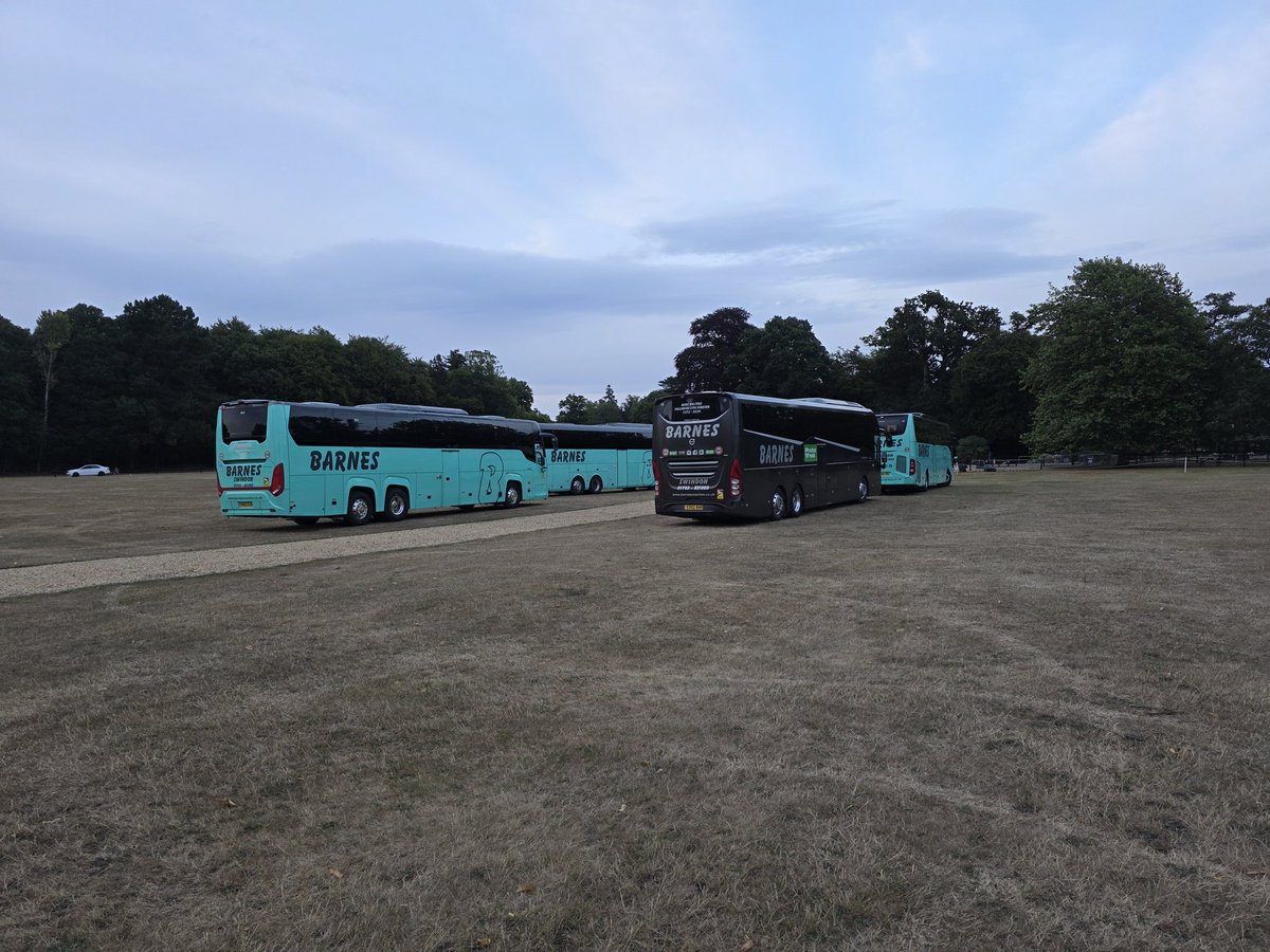 I__J__W's tweet image. A busy evening for @BarnesCoaches spending the evening @BowoodHouse for the @Classic_Ibiza event.