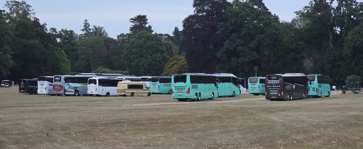 I__J__W's tweet image. A busy evening for @BarnesCoaches spending the evening @BowoodHouse for the @Classic_Ibiza event.