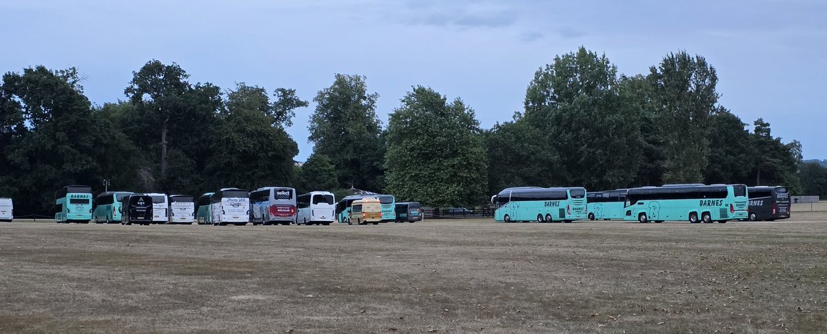 I__J__W's tweet image. A busy evening for @BarnesCoaches spending the evening @BowoodHouse for the @Classic_Ibiza event.