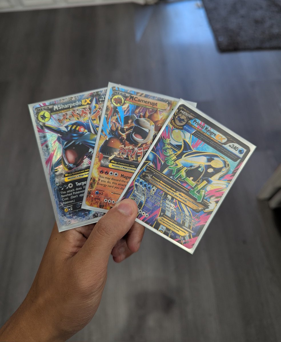 today's grabs (Kyogre is HP but good for the binder 😋)