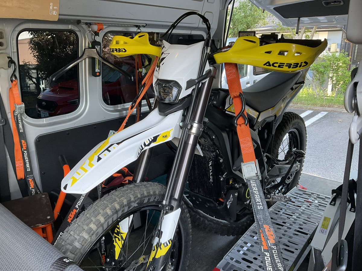 KTM819O4's tweet image. #Surron #UltraBee #チェーン注油 #積み込み #Nagmotors 
乗る機会がほとんど無くなったので手放します！