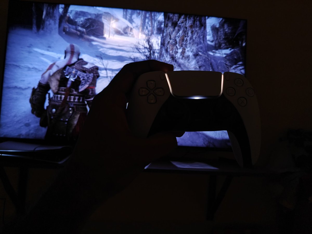 ivan_jayram's tweet image. Kratos said “calm,” but my PS5 said “war.” 🎮🔥
Midnight grind hits differently when the Leviathan axe swings.

 #GodOfWar #PS5Vibes #GamerMode