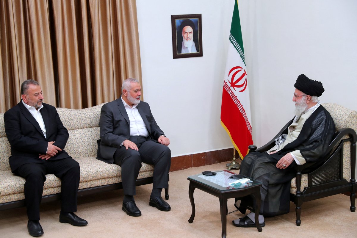 visegrad24's tweet image. A thread on how Saudi Arabia distanced itself from Hamas and the Islamic Regime in Iran became its primary backer, despite the often strained relations between Shia and Sunni Muslims in the Middle East 🧵
(1/?)