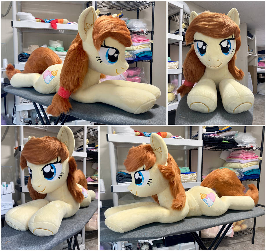 EquestriaDaily's tweet image. Cream heart lifesize plushie time! Look how good she looks!
Get more plushies here:
equestriadaily.com/2025/07/pony-p…