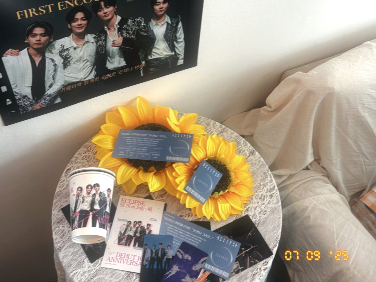 ECLIPSE_STEAM's tweet image. 17:40 부터 전시 나눔 및 정리 시작
어수선하지만 18:00까지 이용 가능합니다💛