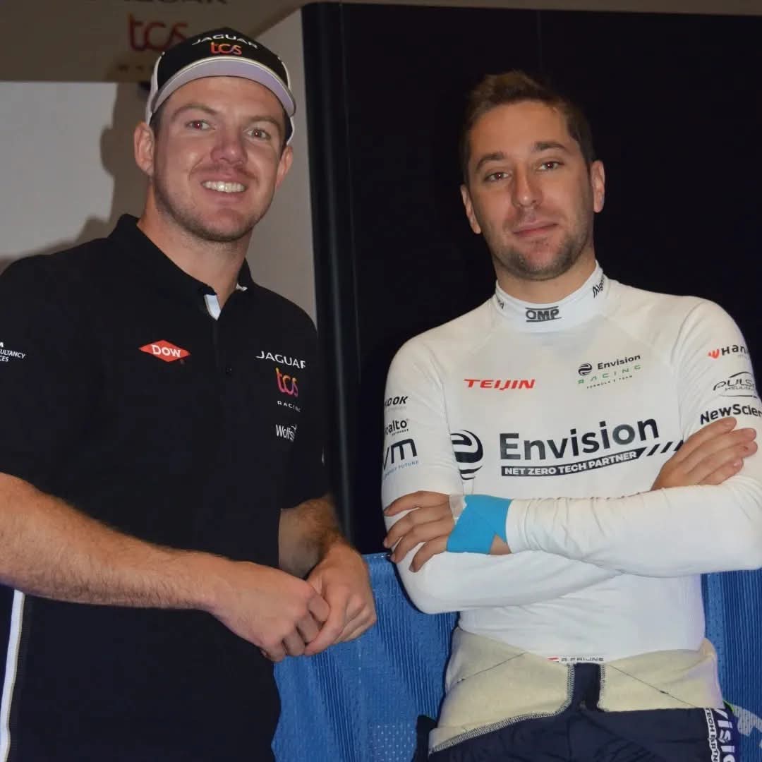 Julie (@juliehartist) on Twitter photo My favourite shot from last years #FormulaE #LondonEPrix
Hope <a href="/RobinFrijns/">Robin Frijns</a> has more to smile about this year! My favourite shot from last years #FormulaE #LondonEPrix
Hope <a href="/RobinFrijns/">Robin Frijns</a> has more to smile about this year!