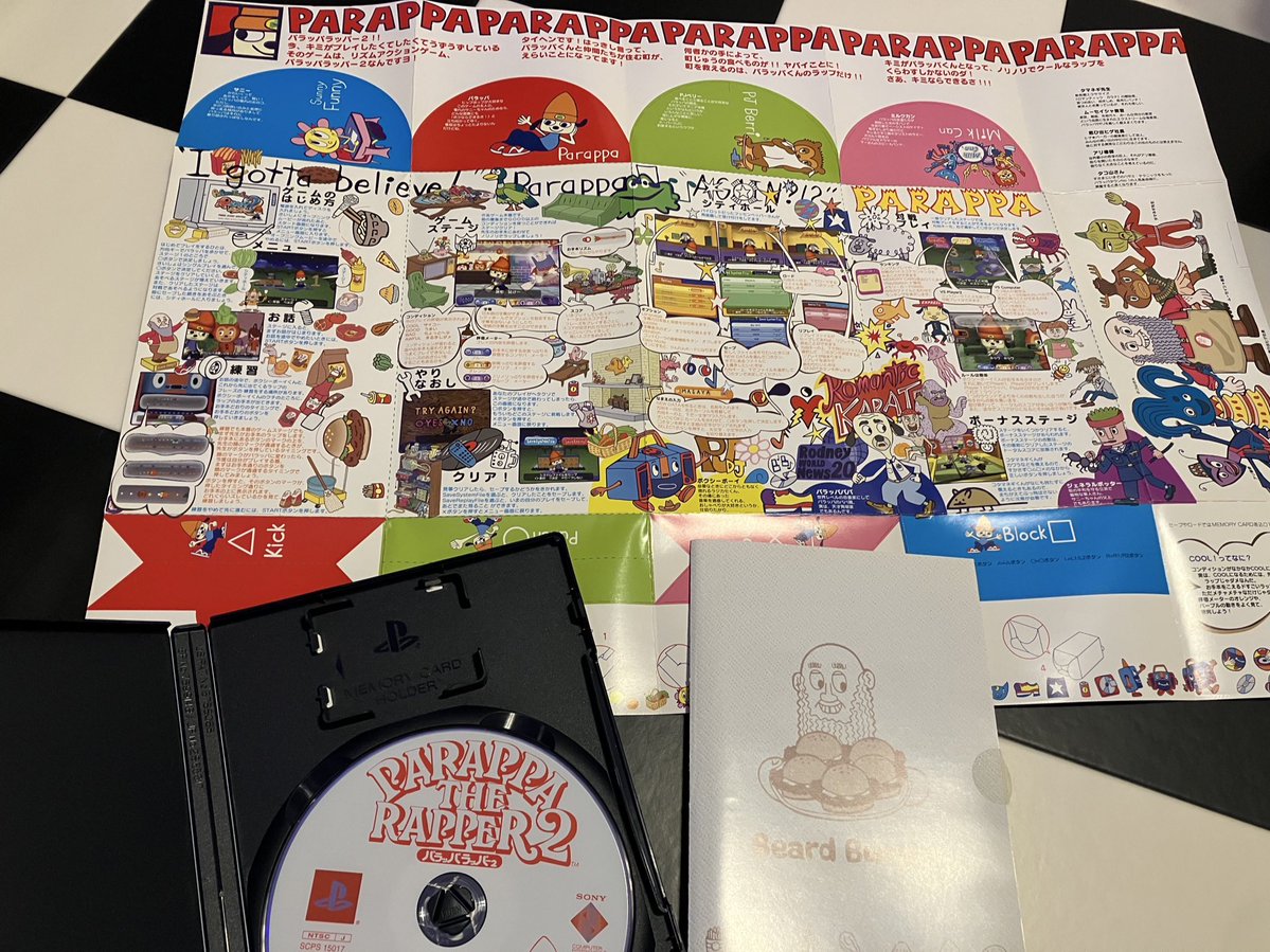 kappa_lily's tweet image. ずっとやりたかったビブリボンとパラッパラッパー2が届いた!
パラッパ、説明書もめちゃくちゃ凝ってて組み立てると箱になるらしい。盤面のデザインはヌードル風。
ビブリボン、タイミングがなかなかムズいのが昔の音ゲー感ある...!オコノミCDもやってみたいな。