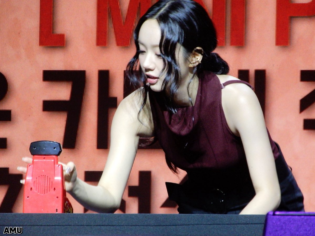 amu01888's tweet image. 250719
Hyeriโs Studio in HK
์ธ๋ ์ง์ง ๊ฒ์ ์ฒ์ฌ์ผ! ๐ฎ
@hyeriherihey
#์ดํ๋ฆฌ #ํ๋ฆฌ #Hyeri #ๆ ๅฉ