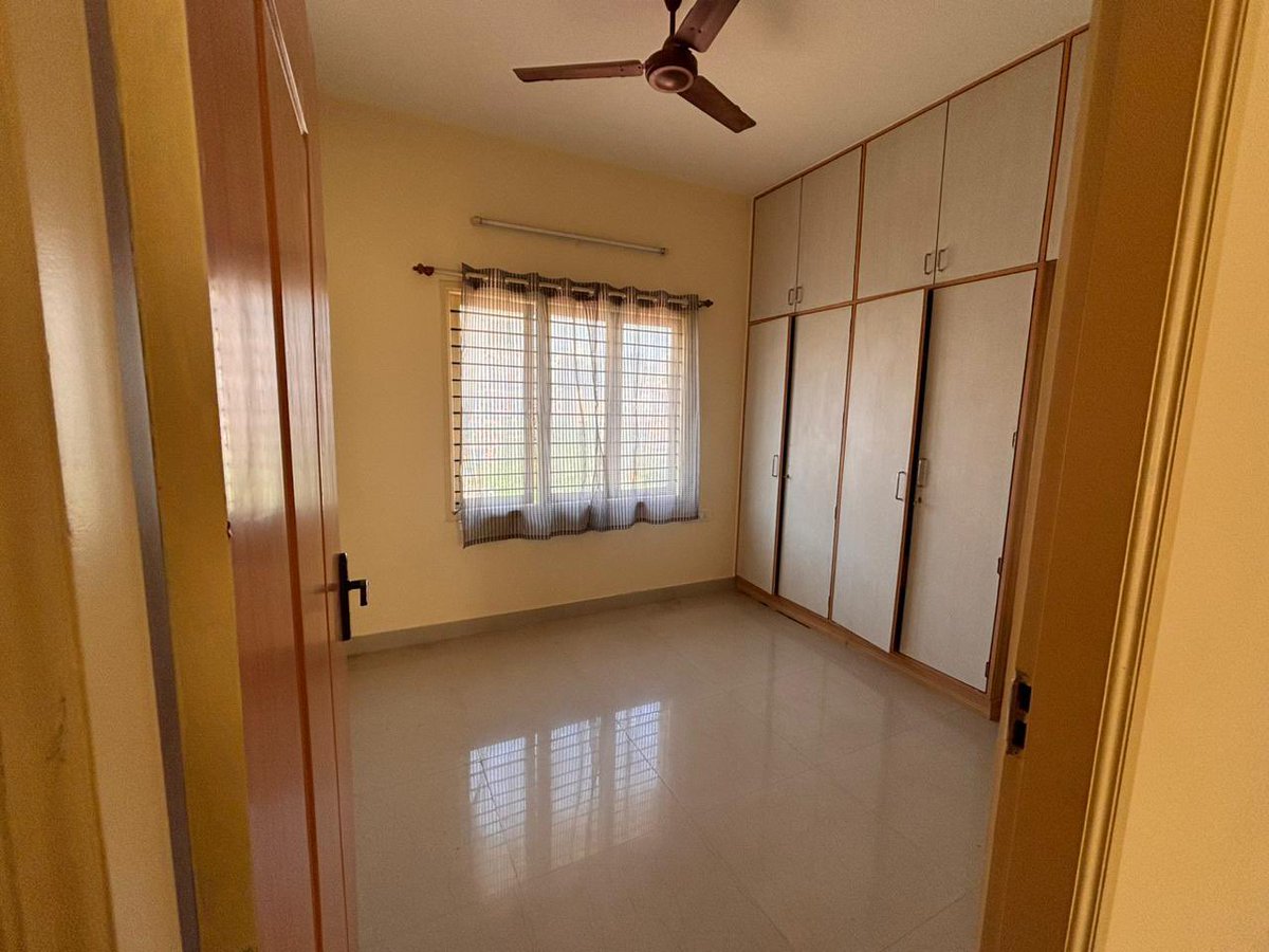Niv_Nats's tweet photo. Hey everyone!

We are looking for 2 female flatmates as replacement for a 3 BHK semi furnished flat.

📍Shanti Nagar, near Nanjappa Circle

Rent per person: 13K p.m.
Other utilities: ~1.5K

Can move by mid-August. DM for details. Thanks!
@BangaloreRoomi @fmrbangalore https://t.co/AYFTK5E7JH