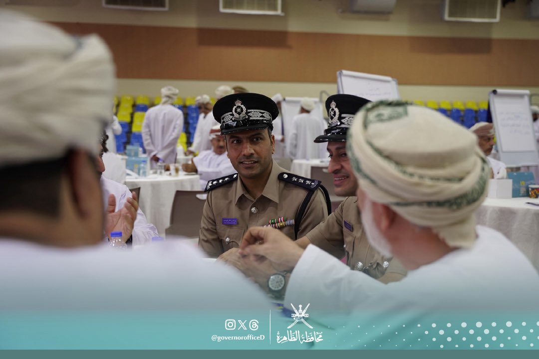 governorofficeD's tweet photo. #يحدث_الآن 
بدء أولى ورش مشروع إعداد استراتيجية #محافظة_الظاهرة بمشاركة واسعة من المجتمع المحلي والجهات الحكومية والخاصة بالمحافظة حيث يجري مناقشة وتحديد الرؤية والرسالة والسياقات الاستراتيجية وتحديد القيم والافتراضات المنشودة. https://t.co/sS6okKPJx6