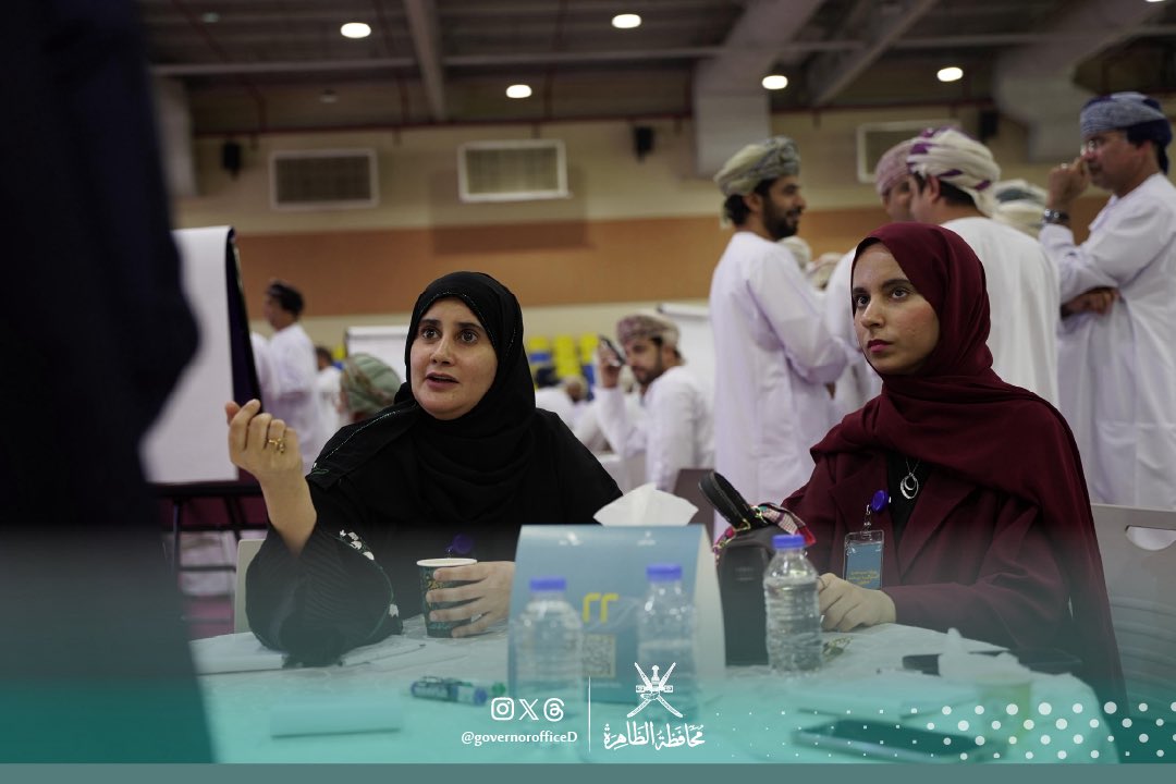 governorofficeD's tweet photo. #يحدث_الآن 
بدء أولى ورش مشروع إعداد استراتيجية #محافظة_الظاهرة بمشاركة واسعة من المجتمع المحلي والجهات الحكومية والخاصة بالمحافظة حيث يجري مناقشة وتحديد الرؤية والرسالة والسياقات الاستراتيجية وتحديد القيم والافتراضات المنشودة. https://t.co/sS6okKPJx6
