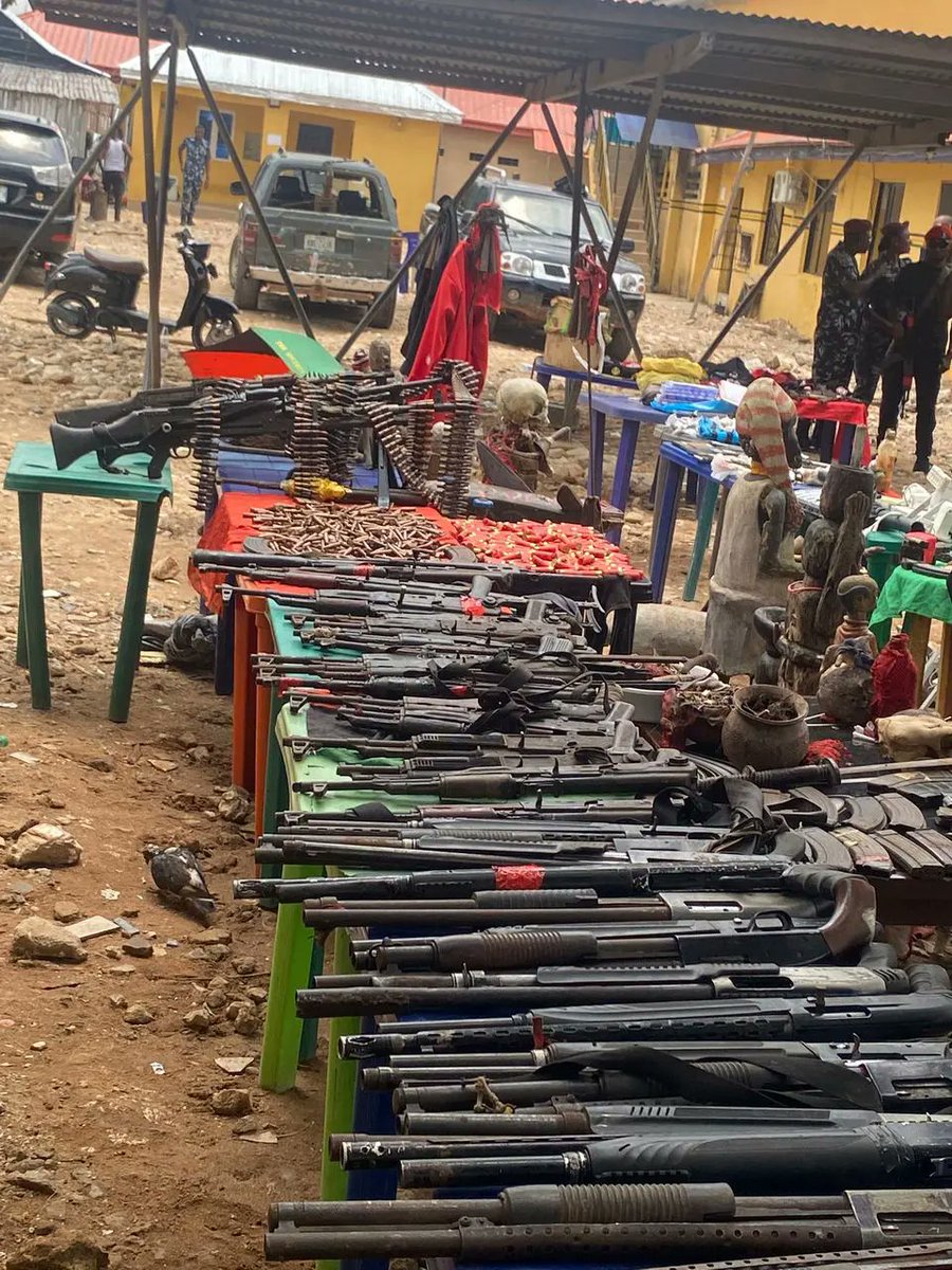 🎯 NEWS

Imo Police have busted criminal hideouts and arrested 2,785 suspects for crimes including robbery, kidnapping, and child trafficking.

Police also seized firearms, including rocket launchers and machine guns.

Source: Daily Post Nigeria
