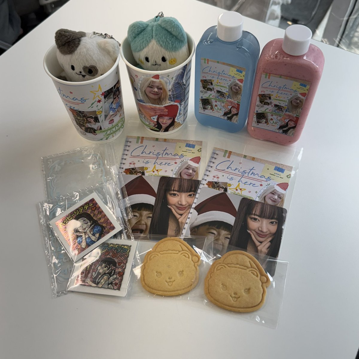 🩵카페 홀리데이 
𝐂𝐡𝐫𝐢𝐬𝐭𝐦𝐚𝐬 𝐢𝐬 𝐡𝐞𝐫𝐞🎅🏼🏝️

#Christmas_is_here 
#한여름리아스마스
#ITZY #LIA #있지 #리아