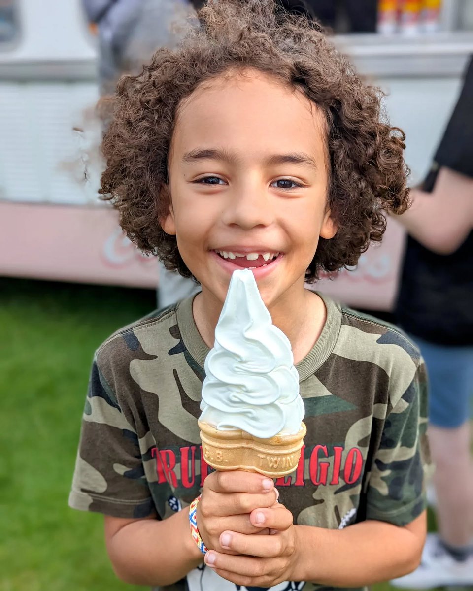 frogbikes's tweet image. 🚴♀️ Two wheels. One sweet reward 🍦
This #NationalIceCreamDay, ride into summer on a #FrogBike and treat yourself to your fave flavour! Nothing pairs better than bikes + scoops 😋🍨
📸 @HenrySlocks #SweetRide