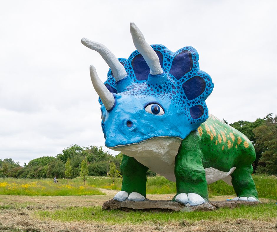 TheParksTrust's tweet image. Calling all Peartree Bridge families! 🦕
Join us this Wednesday (30 July) from 11am to 3pm to enjoy a fun afternoon at the Triceratops sculpture. Come and identify dinosaur fossils and hunt for eggs on our interactive trail.
Find out more: ow.ly/QyFV50WriRc