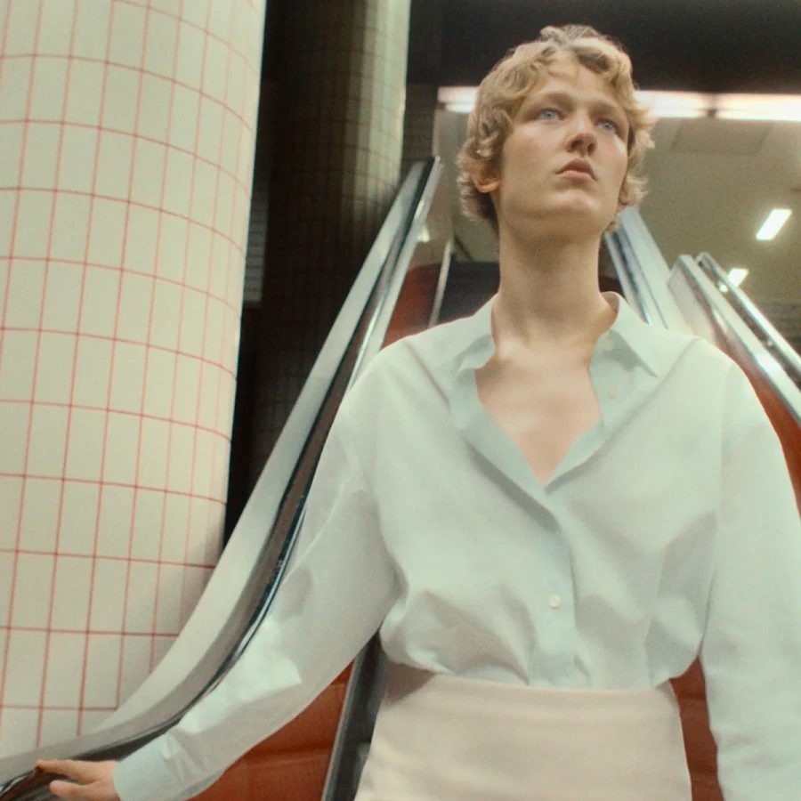 #SimoneBellotti'nin Jil Sander’daki ilk hamlesi kreatif direktörün modaevindeki dönemini şekillendirecek uzun vadeli bir kültürel projenin başlangıcını işaret ediyor.

Detaylar haberimizde: vogueturkiye.visitlink.me/q3ROrI