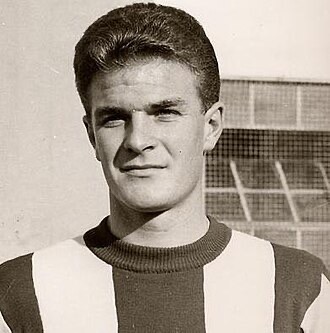 ZZiliani's tweet image. C'era una volta un calcio in cui chi non faceva 20 partite su 30 perdeva il 40% dello stipendio. Poi arrivarono il '68, Sergio Campana e il sindacato calciatori: e tutto cambiò
Ex mezzala di classe di Lanerossi Vicenza e Bologna, laureato in legge, Sergio Campana morto ieri a 91…