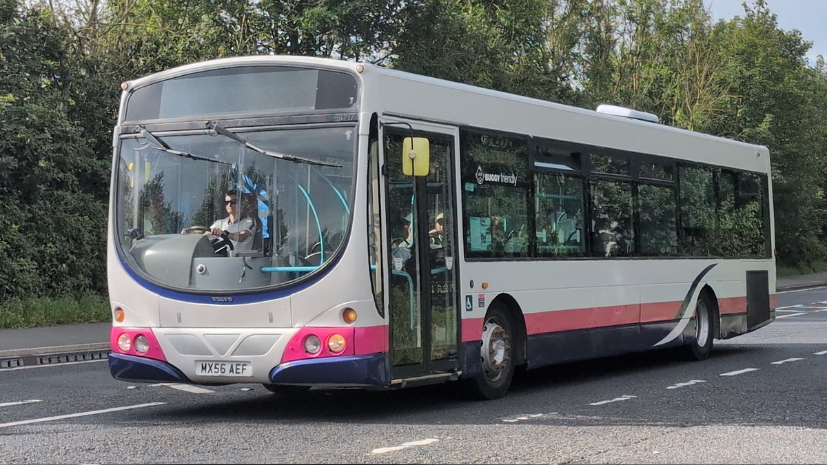 StevenHughes129's tweet image. @First69217 heading into Fleetwood. A sunny start to what will hopefully be a good day. @enthusiast_bus @MarcJF241 @Ste_Jones75 @SpotterIan