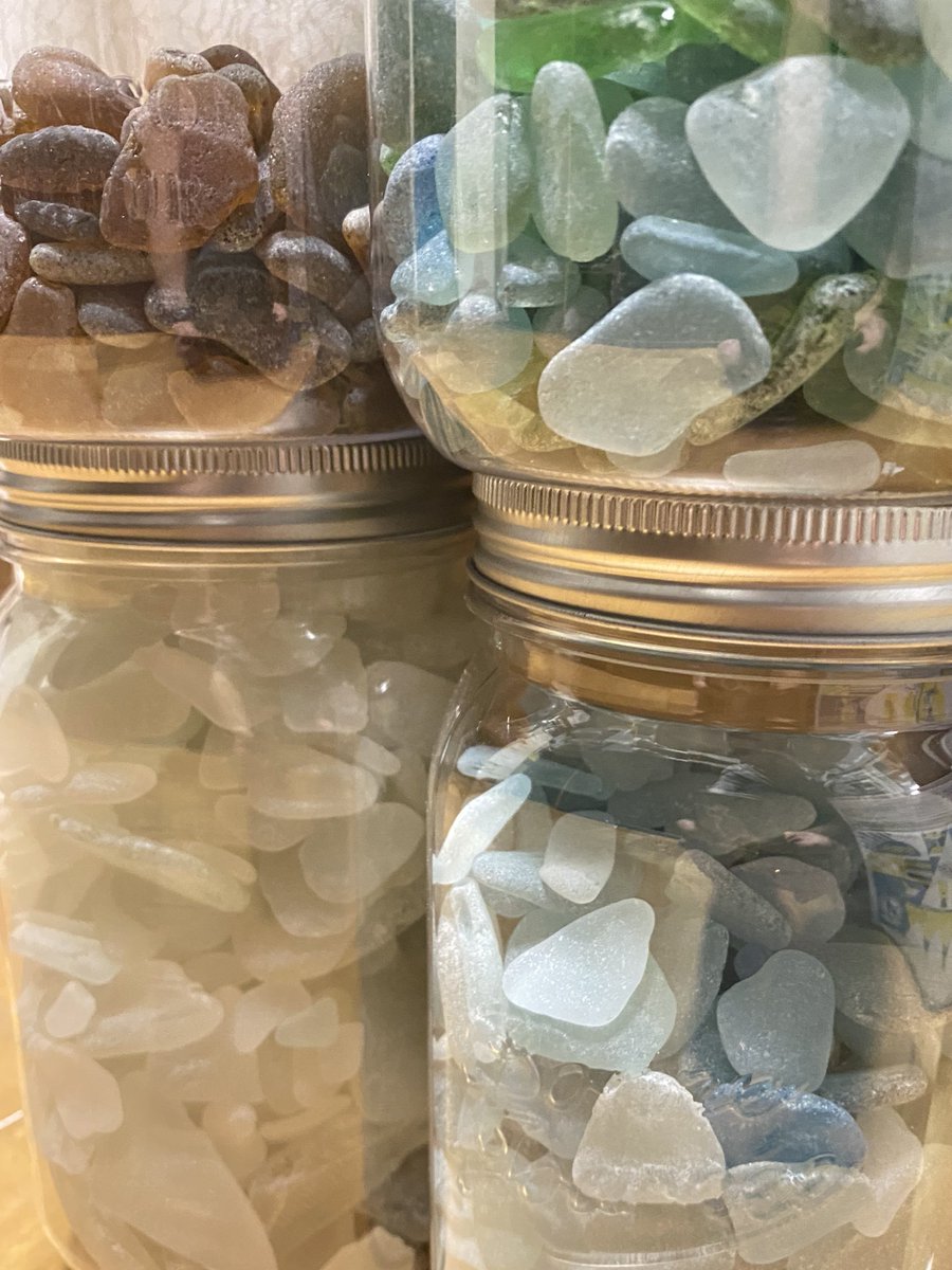 完全に趣味で海でシーグラスを拾い集めているものですが、お気に入りのシーグラスを綺麗なアクセサリーに甦らせるなんて、とても素敵だなと思いました。海のゴミの宝石に新たな命を吹き込む。応援してます🙏