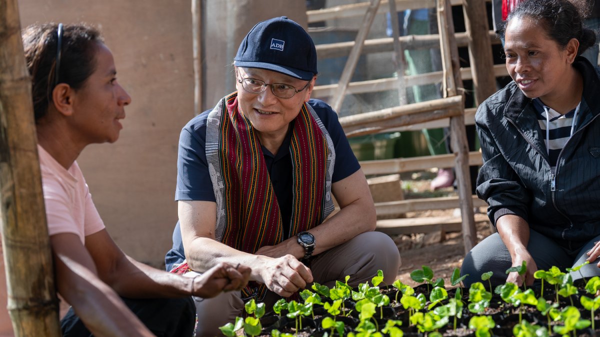 ADBPresident's tweet image. In Timor-Leste’s coffee-growing communities, I met farmers like Fernando and Angelica who proudly shared how new techniques are boosting yields, incomes, and food security.
Beyond short-term gains, they see this as an investment in their future—for their families, communities,…