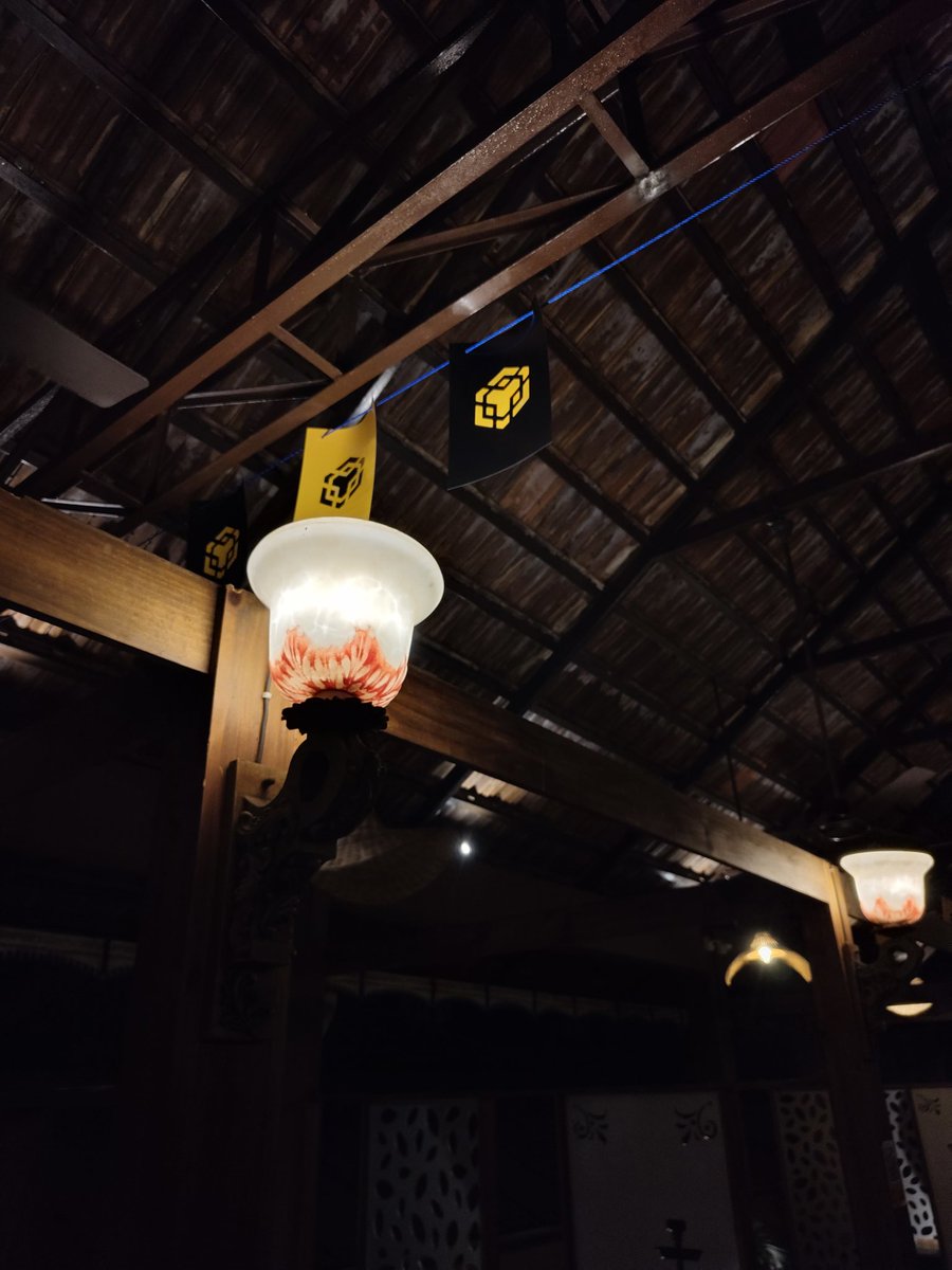 SMajumd16731970's tweet image. Hacking in the heart of Kochi 🌴 at BNB Hack Kerala — and it’s a dream!

Cozy aesthetic hostel 🏡
Amazing mentors from @BNBCHAIN &amp;amp; @fluxor_ 🚀
Insane food 😋
And that perfect Kochi breeze 🍃🍒

#BNBHackKerala #HackathonVibes