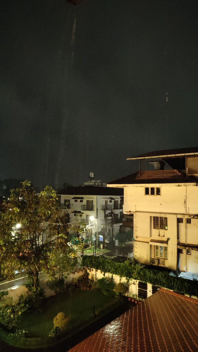 SMajumd16731970's tweet image. Hacking in the heart of Kochi 🌴 at BNB Hack Kerala — and it’s a dream!

Cozy aesthetic hostel 🏡
Amazing mentors from @BNBCHAIN &amp;amp; @fluxor_ 🚀
Insane food 😋
And that perfect Kochi breeze 🍃🍒

#BNBHackKerala #HackathonVibes