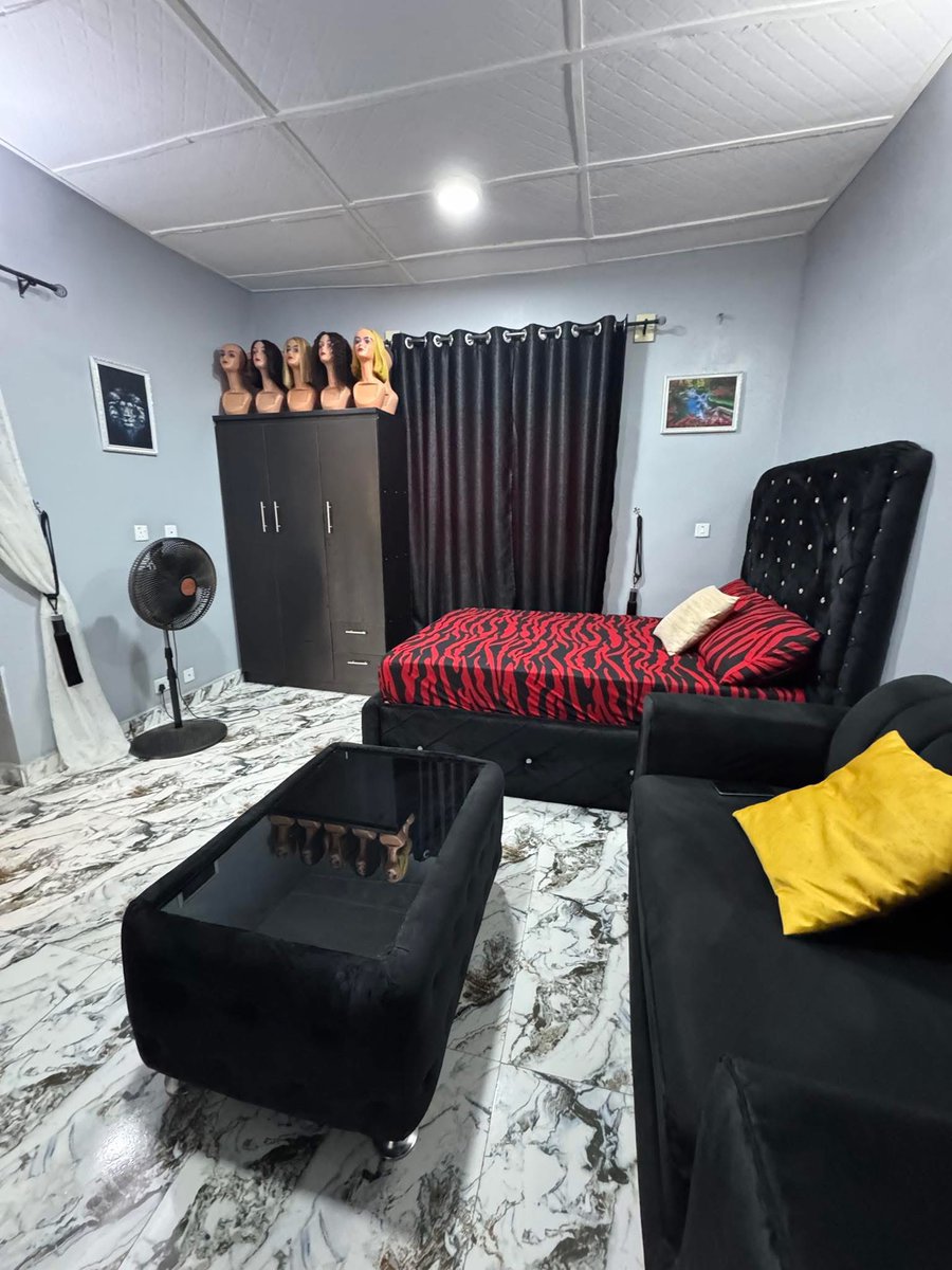 Can you date me as I live in this single room