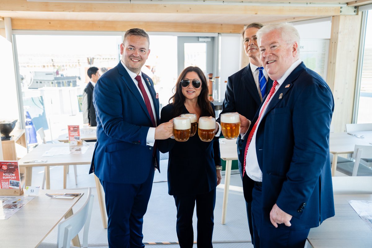 OndrejSoska's tweet image. 🇨🇿🤝🇺🇸 On the occasion of the U.S. National Day at @expo2025japan, we had the honor of welcoming a distinguished 🇺🇸 Presidential Delegation lead by @SecScottBessent to the Czech Pavilion @expo2025czechia.
Thank you for your interest in the Czech Pavilion, engaging discussions…
