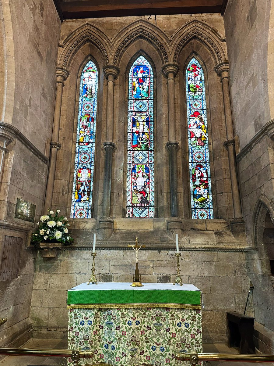 fraglast's tweet image. Early English perfection.
C18th glass in C13th stone.
St Giles, Skelton, N Yorks #StainedGlassSunday