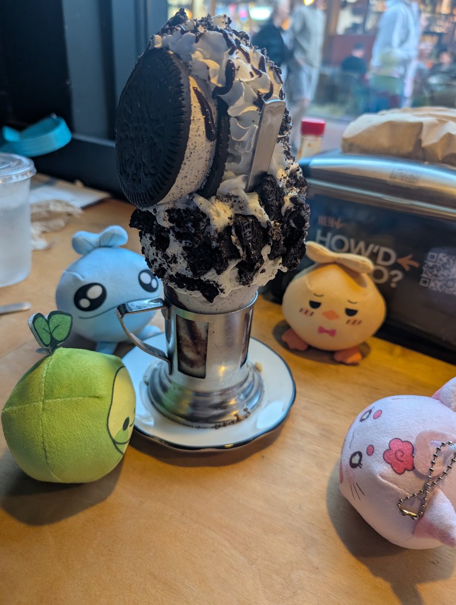 ninjaofthesands's tweet image. Went to Disneyland today and these guys decided to tag along because their little raccoon friend said it was fun #kamogumi #lazufish #Miyuora #Toffeevt