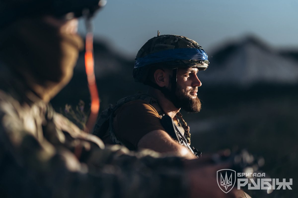 AlexRubizh's tweet image. Hoping for the best while preparing for the worst!
In the most difficult times, it is hope that gives us the strength to continue the fight 💪
It is important never to lose hope - in your own strength, in Ukraine and in the Rubizh Brigade
Write to the website…