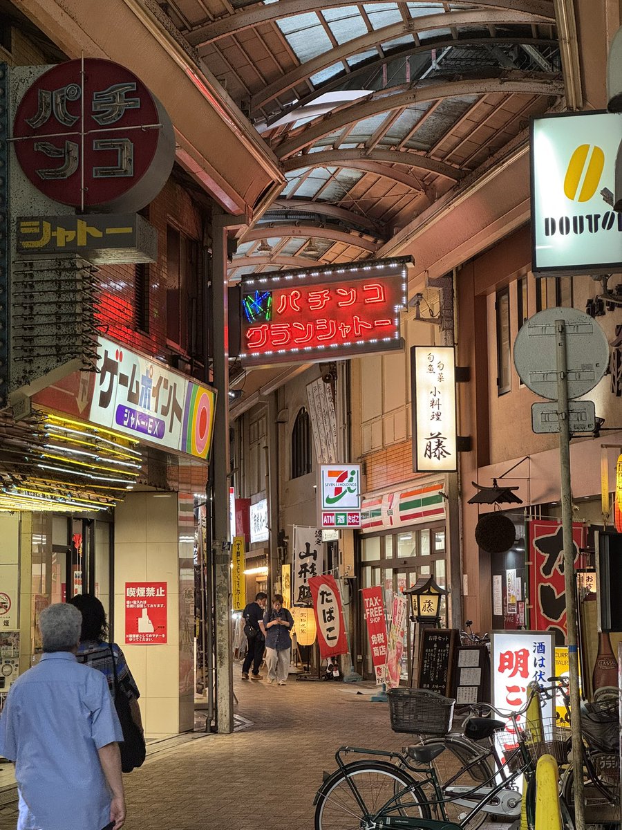 Taakun_SP's tweet photo. いつも通りな京橋商店街 https://t.co/xpwGiCK8hO