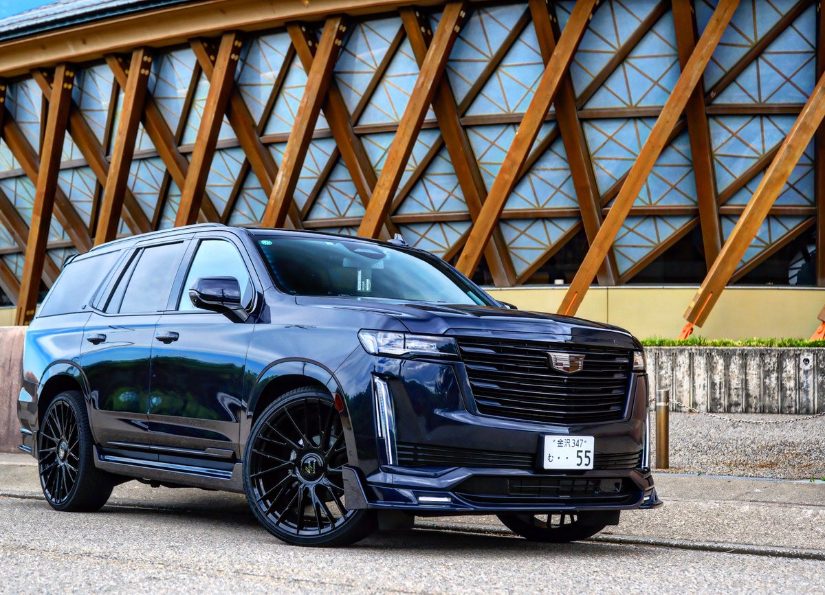 CUSTOMIZED ESCALADE

#Cadillac #escalade #lexani #wheel 
#金沢 #車屋 #サンクスアンドコー