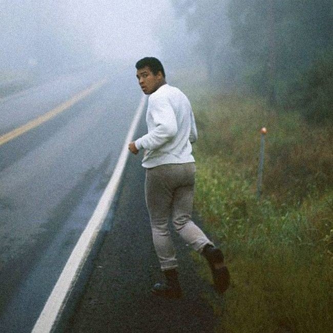 Bazı yolları tek başına yürümen gerekiyor. arkadaşın yok, ailen yok, bir ortağın yok, sadece sen ve inancın.