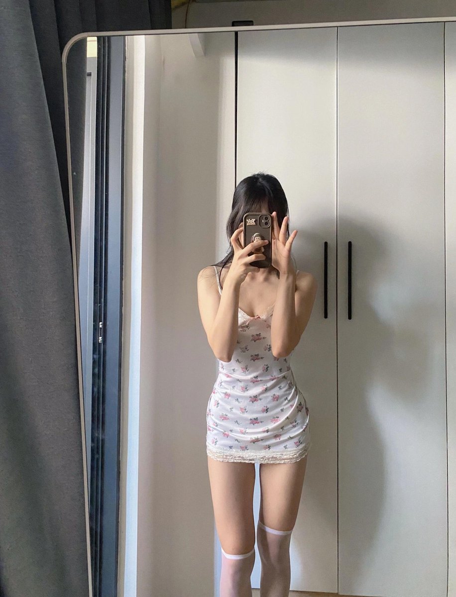 KyungAya's tweet photo. 꽃무늬 드레스 #섹트 #맘눌뎀 #맘눌피 #몸매 #오오티디 https://t.co/w3ZUhItiXQ