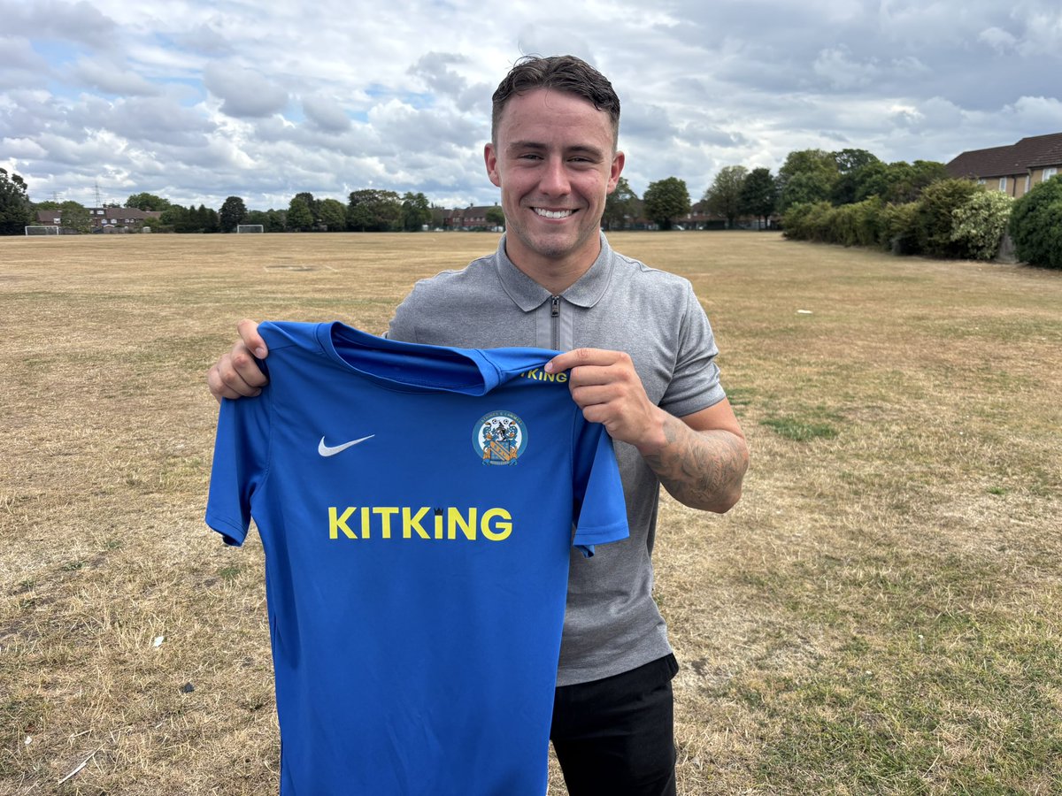 SLammasMiddxFC's tweet image. 🚨 SUNDAY MORNING SIGNING NEWS! 📝
We’re thrilled to announce that another Lammas pedigree is staying with us for the 2025/26 season — Bobby Cooper is back! 🔵⚪
Not only is he returning, but we’re also proud to name him as one of our club vice-captains, alongside Josh Stewart!