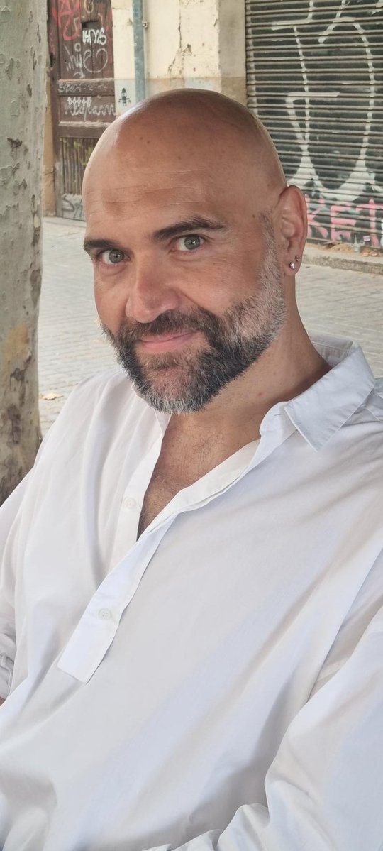 Xavier Gual (@xaviergual) on Twitter photo Il·lusionat com un becari davant de la seva primera peça, debuto avui a “L’entrevista del diumenge” del <a href="/diariRegio7/">Regió7.cat</a> a doble pàgina. I ho faig amb algú enorme com a músic i com a persona: el contatenor <a href="/XavierSabata/">Xavier Sabata</a>
regio7.cat/cultures/2025/… Il·lusionat com un becari davant de la seva primera peça, debuto avui a “L’entrevista del diumenge” del <a href="/diariRegio7/">Regió7.cat</a> a doble pàgina. I ho faig amb algú enorme com a músic i com a persona: el contatenor <a href="/XavierSabata/">Xavier Sabata</a>
regio7.cat/cultures/2025/…