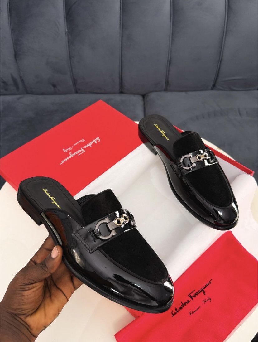 Sliders_Hub's tweet image. Happy Sunday! 🛍️
Prices (NGN)
Frame 1 : 55k (size 40-46)
Frame 2 : 65k (size 40-46)
Frame 3 : 35k (size 40-45)
Frame 4 : 37k (size 37-40)
Full Box Packaging! 📦
Nationwide Delivery! 🚚 🇳🇬
💬: Click link in bio to order via WhatsApp