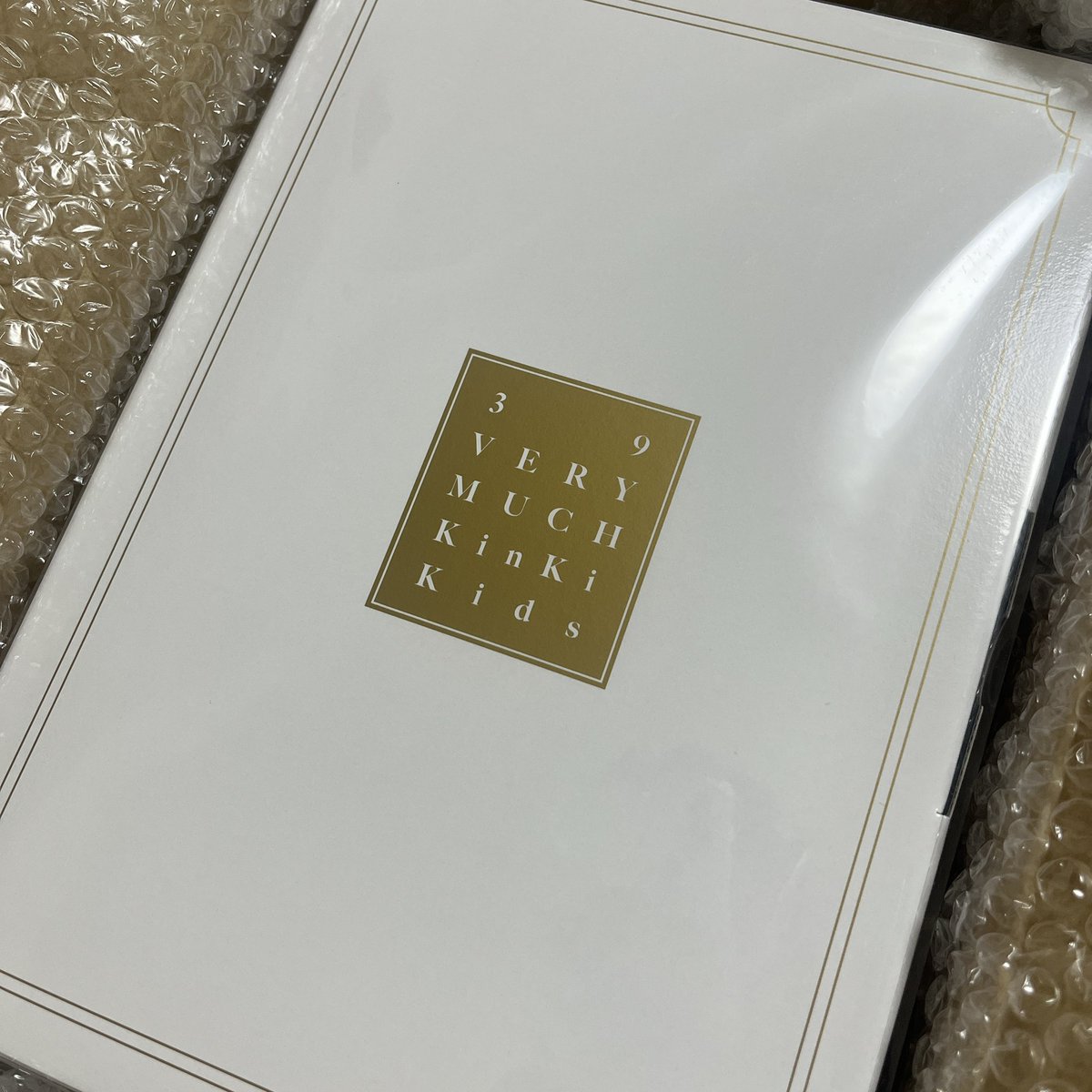 fmaru10's tweet image. 暑いなか、大切に届けてくれた配達員さんありがとうございます!
段ボールの中もアツアツでした。
ホントにあったまってたというのももちろん、
想いがたっぷり詰まっててね。