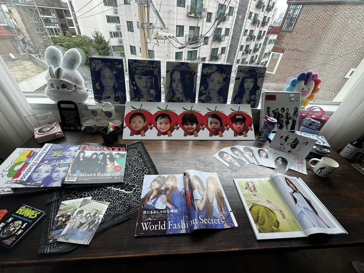 cho49210's tweet image. 레코드샵 너무 이쁜거 같아요!!!!
아쉽게도 제 앞에서 디저트특전은 다 나가서 
못먹었지만 음료특전도 이뻐서 좋았어요!
내부도 최고 🥰

#엉망잔칭_레코드_샵 
#엉망잔칭이어도_괜찮아