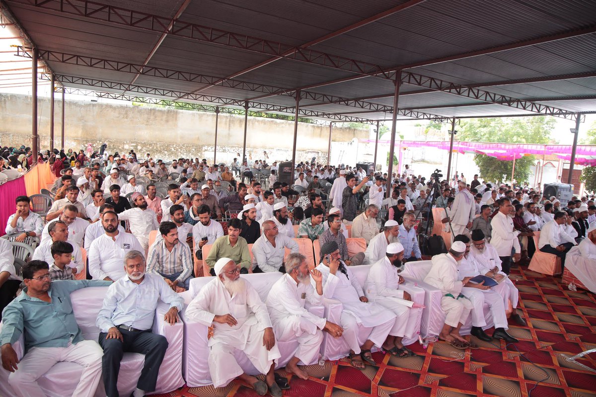 आज दांता (सीकर) में आयोजित बत्तीसा तैली समाज के सामूहिक विवाह सम्मेलन एवं प्रतिभा सम्मान समारोह में शिरकत की।

इस भव्य आयोजन के माध्यम से सामूहिक विवाह जैसे पुनीत कार्य को सादगी और सहयोग के साथ सम्पन्न किया गया। इस अवसर पर समाज की प्रतिभाओं को सम्मानित कर उनके उज्ज्वल भविष्य की